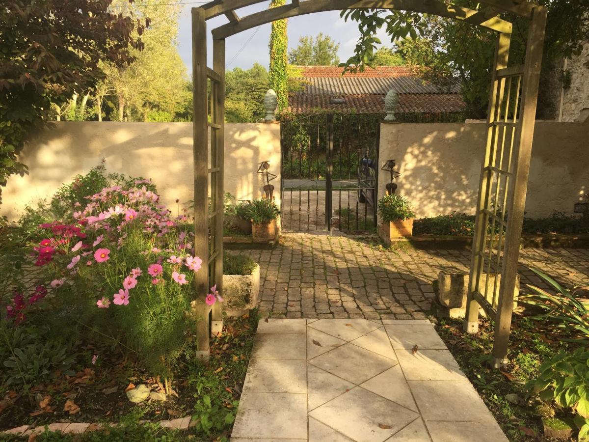 Domaine Des Monges Bed & Breakfast Saint-Seurin-de-Prats Exterior photo