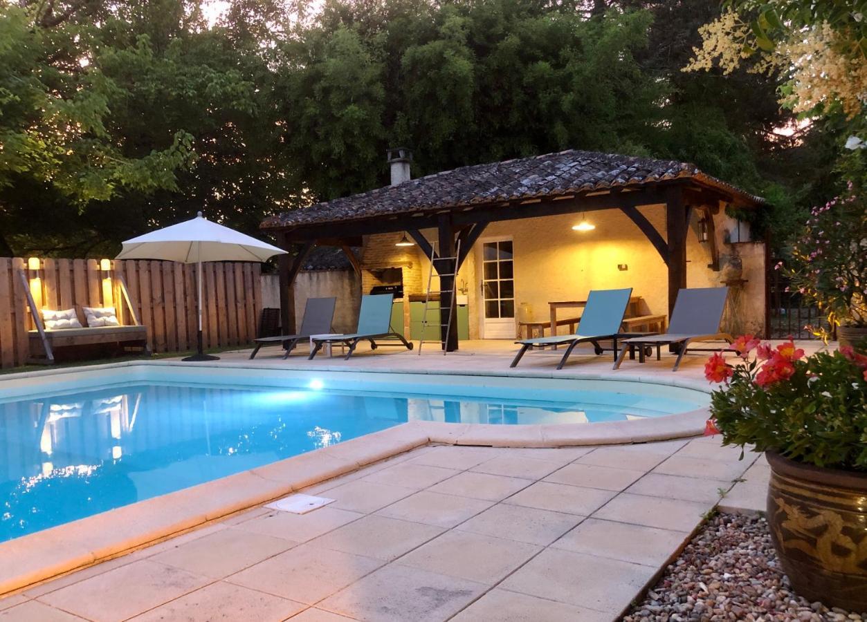 Domaine Des Monges Bed & Breakfast Saint-Seurin-de-Prats Exterior photo