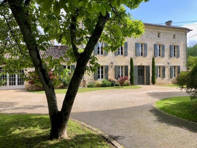 Domaine Des Monges Bed & Breakfast Saint-Seurin-de-Prats Exterior photo
