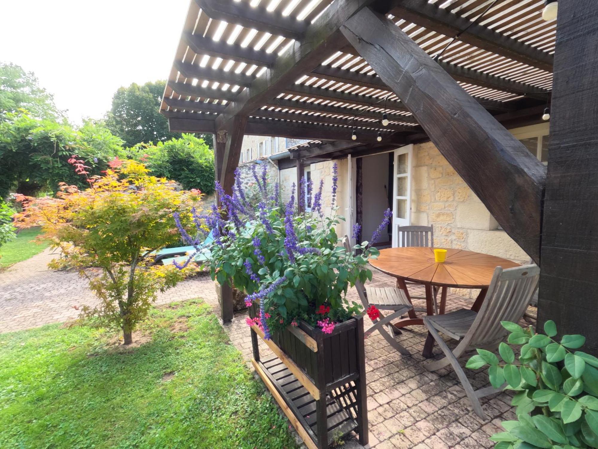 Domaine Des Monges Bed & Breakfast Saint-Seurin-de-Prats Exterior photo