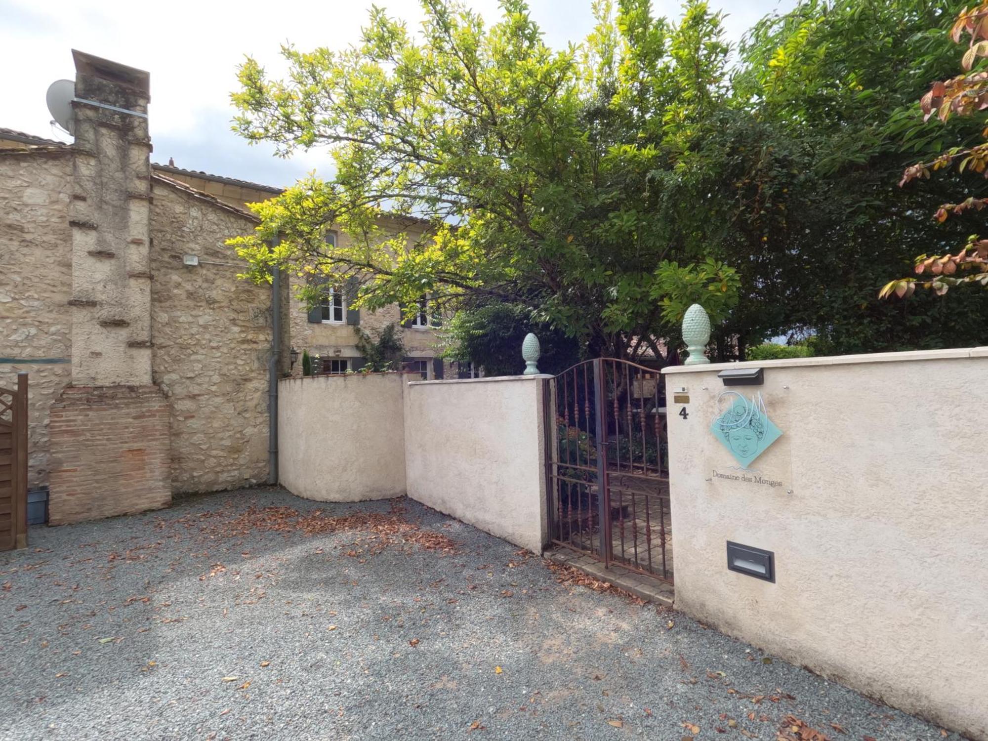 Domaine Des Monges Bed & Breakfast Saint-Seurin-de-Prats Exterior photo