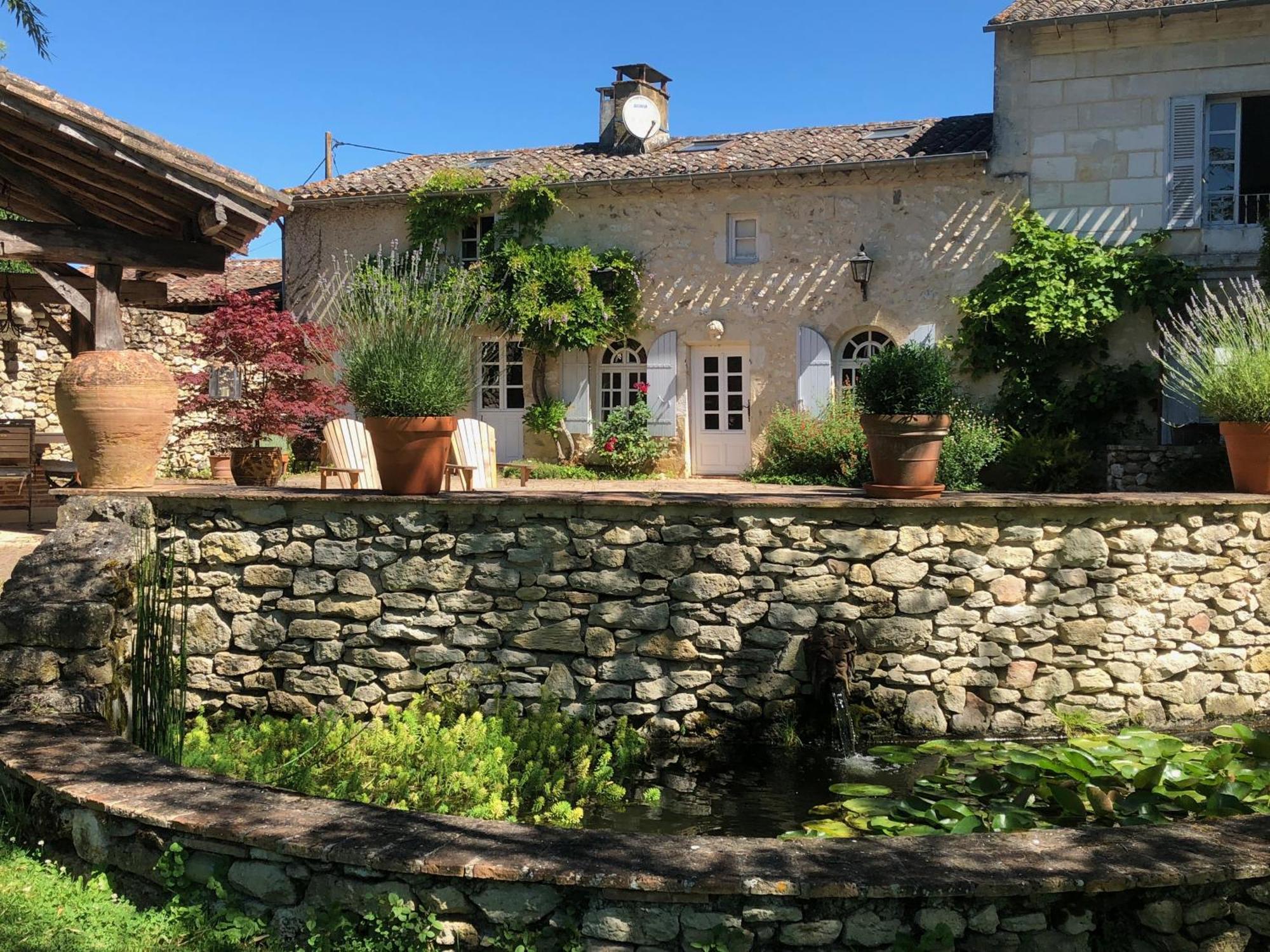 Domaine Des Monges Bed & Breakfast Saint-Seurin-de-Prats Exterior photo