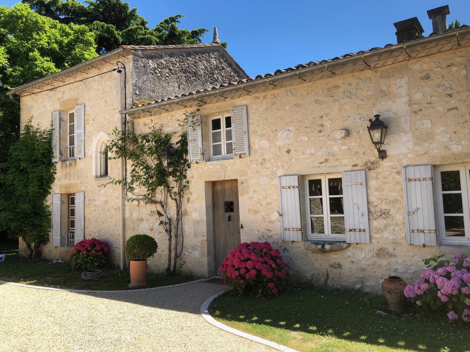 Domaine Des Monges Bed & Breakfast Saint-Seurin-de-Prats Exterior photo