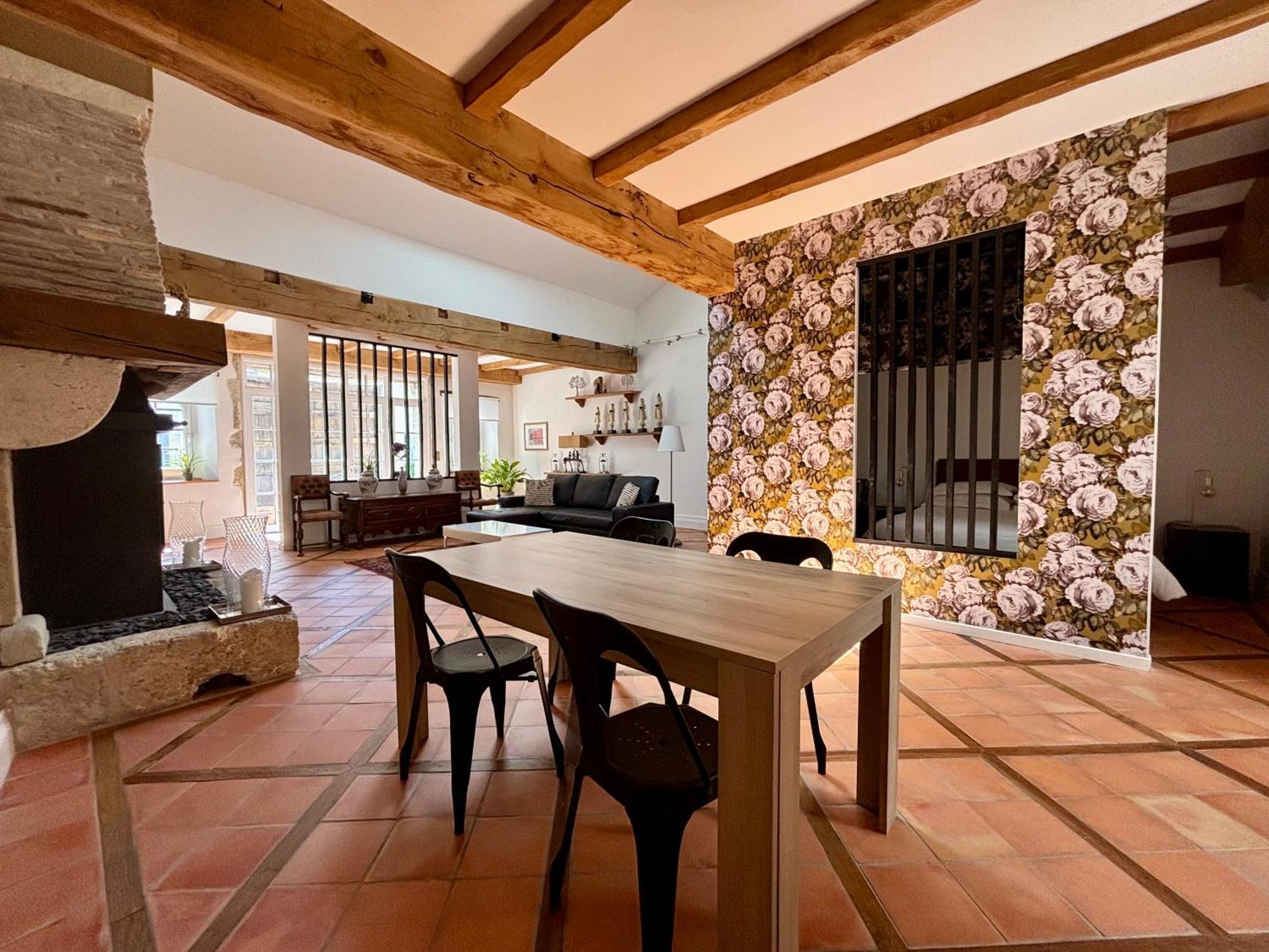 Domaine Des Monges Bed & Breakfast Saint-Seurin-de-Prats Exterior photo